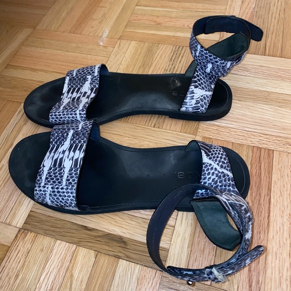 Vince Sawyer Snakeskin Leather Flat Sandals - Picture 5 of 10